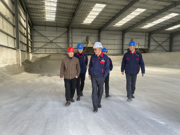 股份公司黨委委員、副總經(jīng)理劉道昆到建材公司調(diào)研