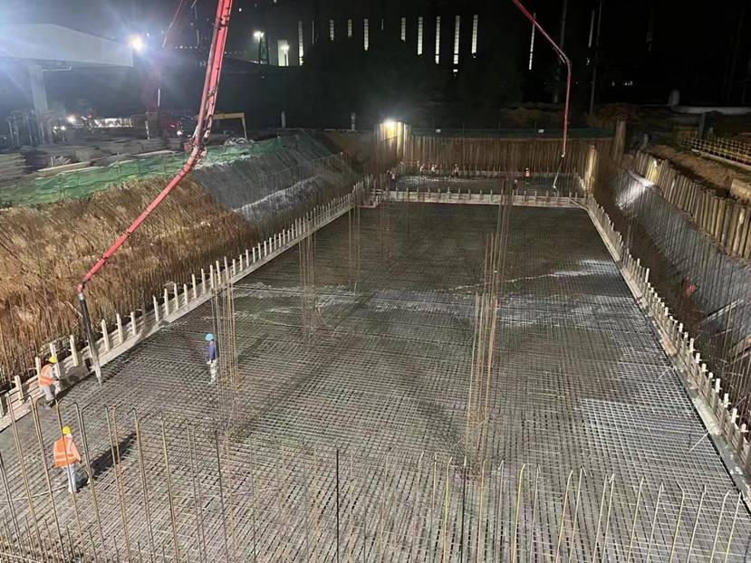金泰化工項(xiàng)目完成事故水池底板混凝土澆筑任務(wù)