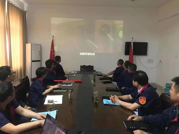 第二建筑工程事業(yè)部召開“強化意識、防控風(fēng)險”動員會