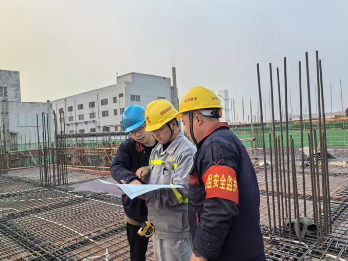 金冠陽(yáng)極泥項(xiàng)目提前完成熔煉二層 框架混凝土澆筑 金冠陽(yáng)極泥項(xiàng)目提前完成熔煉二層 框架混凝土澆筑